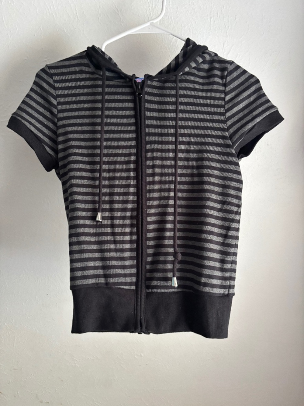 Short sleeve hoodie
